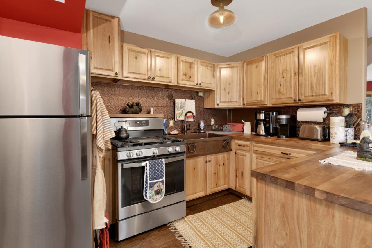 Emma'S Cottage- Adorable Central Cozy Modern Chalet Home- Minutes To Activities Big Bear City Exterior photo
