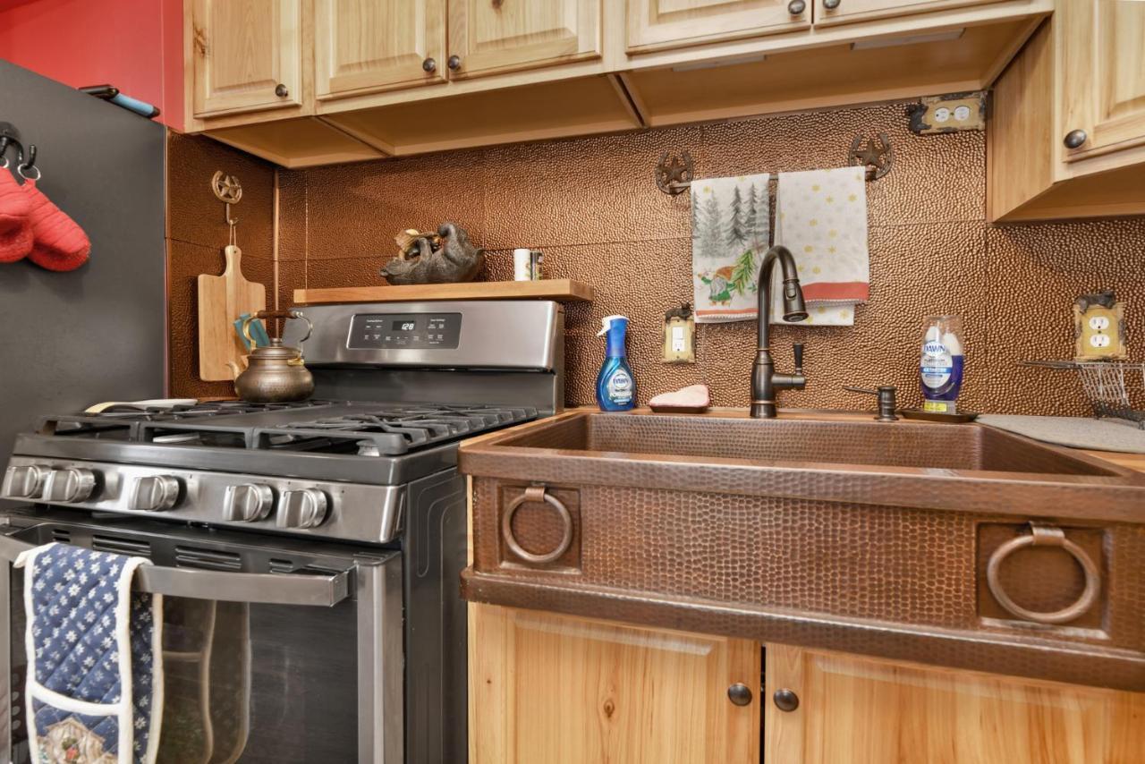 Emma'S Cottage- Adorable Central Cozy Modern Chalet Home- Minutes To Activities Big Bear City Exterior photo